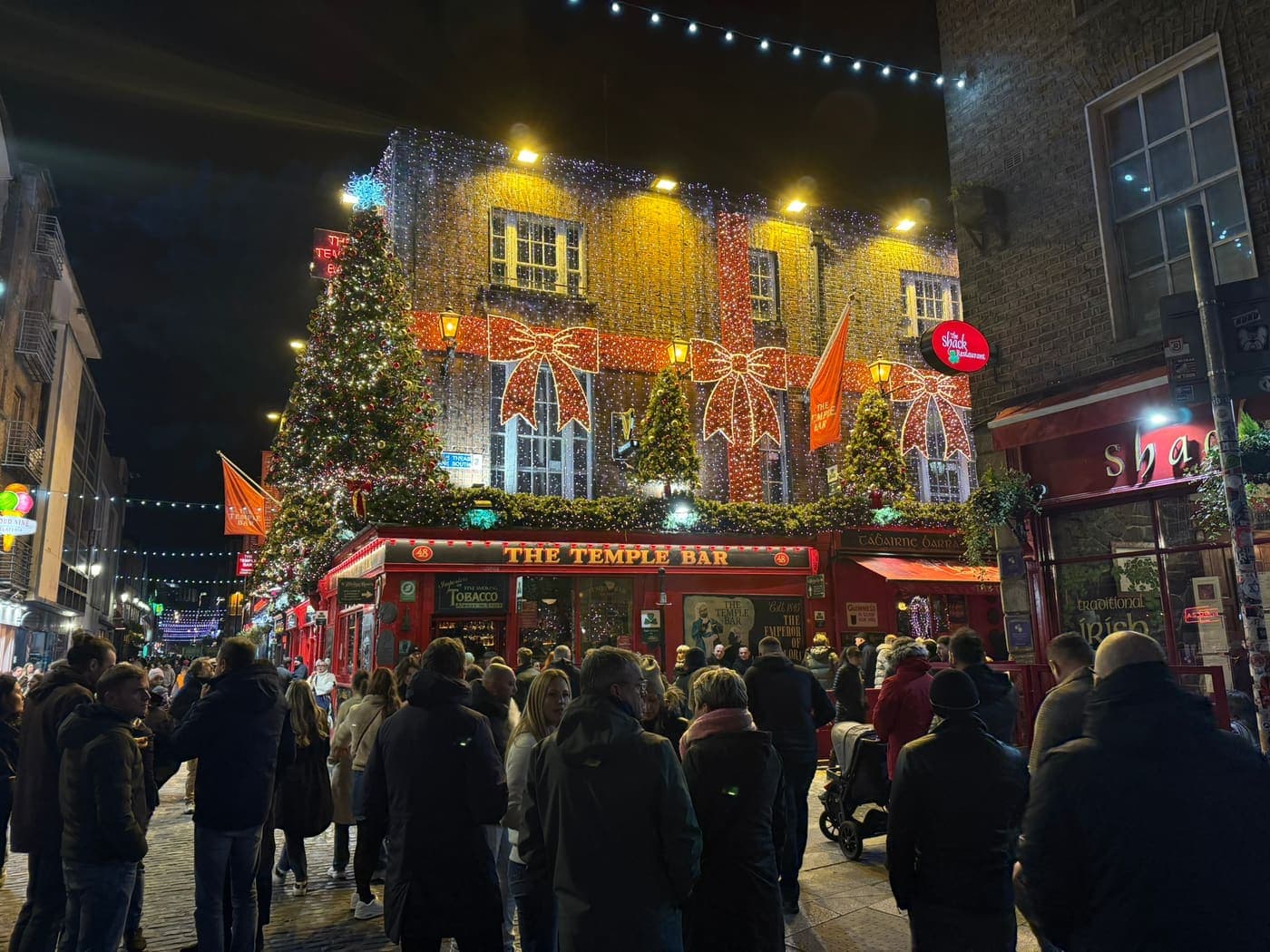 The Temple Bar pub in Dublin lit up with Christmas lights